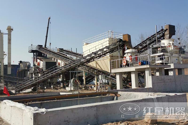 300圓錐破碎機(jī)現(xiàn)場