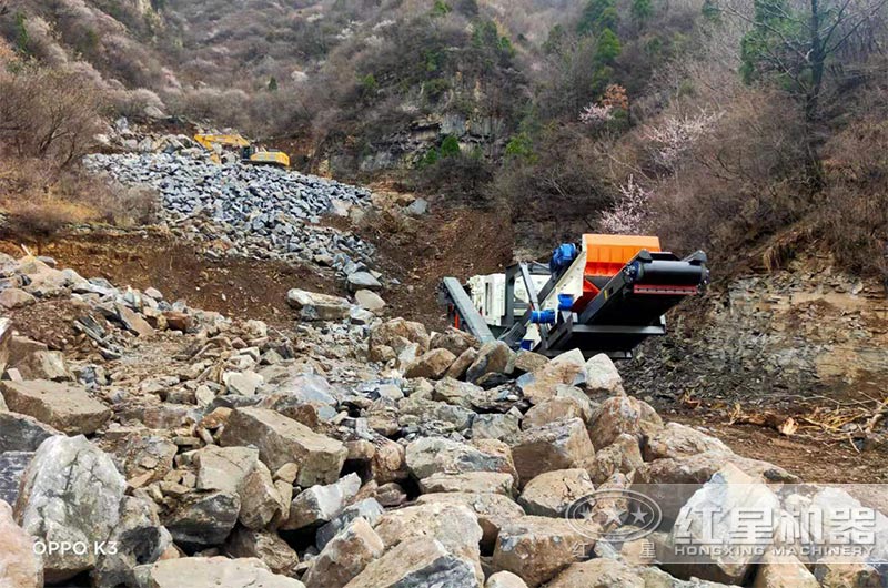 一小時(shí)300噸花崗巖制砂，移動(dòng)破碎站選什么制砂機(jī)用