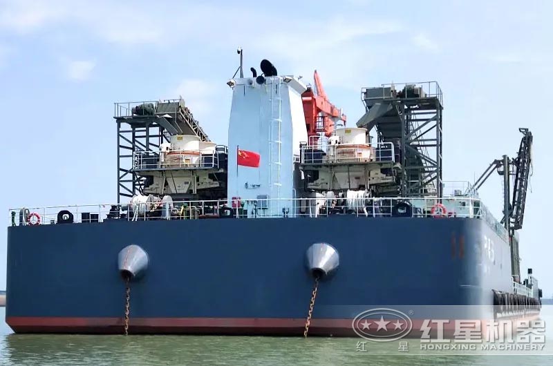 時(shí)產(chǎn)600噸船載砂石生產(chǎn)線，下水投產(chǎn)了