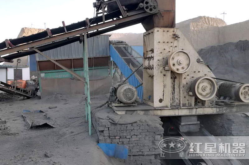 雙級(jí)粉碎機(jī)現(xiàn)場