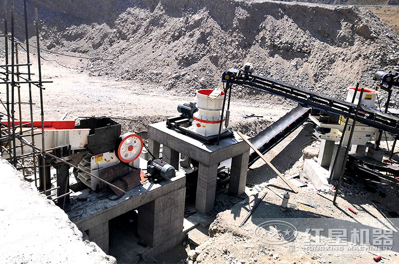 花崗巖制沙石全套設備生產現(xiàn)場