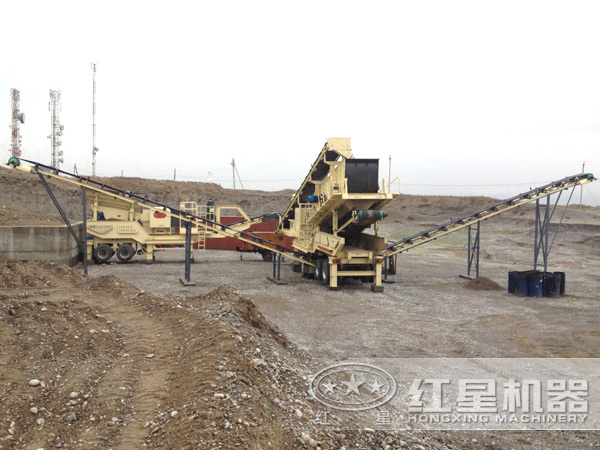 建筑垃圾移動(dòng)破碎機(jī)生產(chǎn)現(xiàn)場(chǎng)