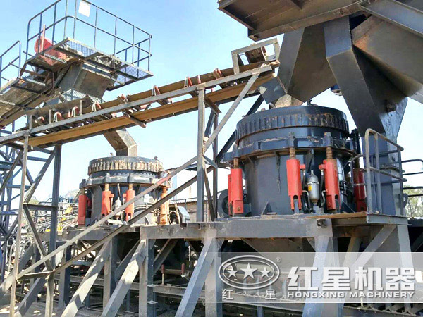 全液壓圓錐碎石機(jī)現(xiàn)場(chǎng)圖