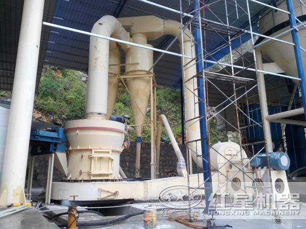 雷蒙磨生產(chǎn)現(xiàn)場圖