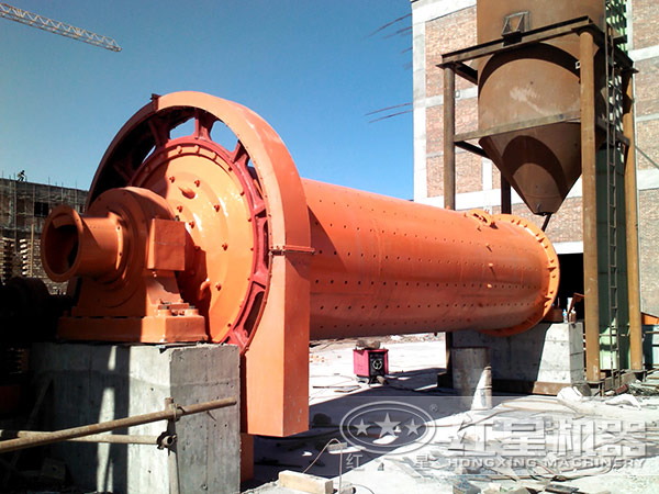 節(jié)能球磨機(jī)現(xiàn)場(chǎng)圖