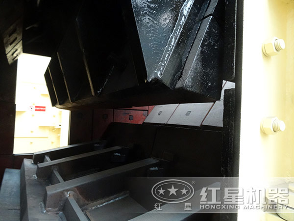 反擊式破碎機(jī)內(nèi)部設(shè)計