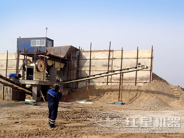 顎式破碎機(jī)現(xiàn)場圖