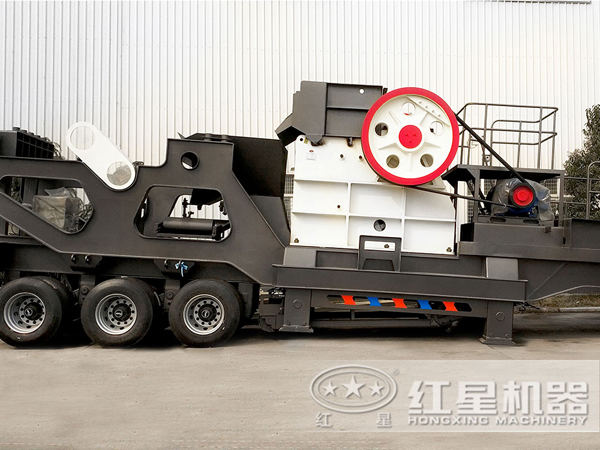 顎式移動(dòng)破碎站實(shí)拍圖